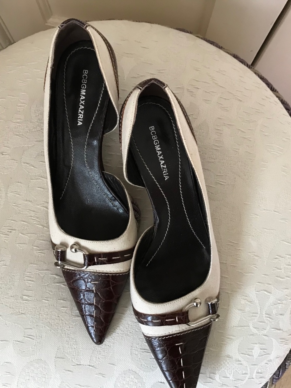 BCBG Mazazria Ladies Kitten Heel Shoes sz 38 (US8B) EUC